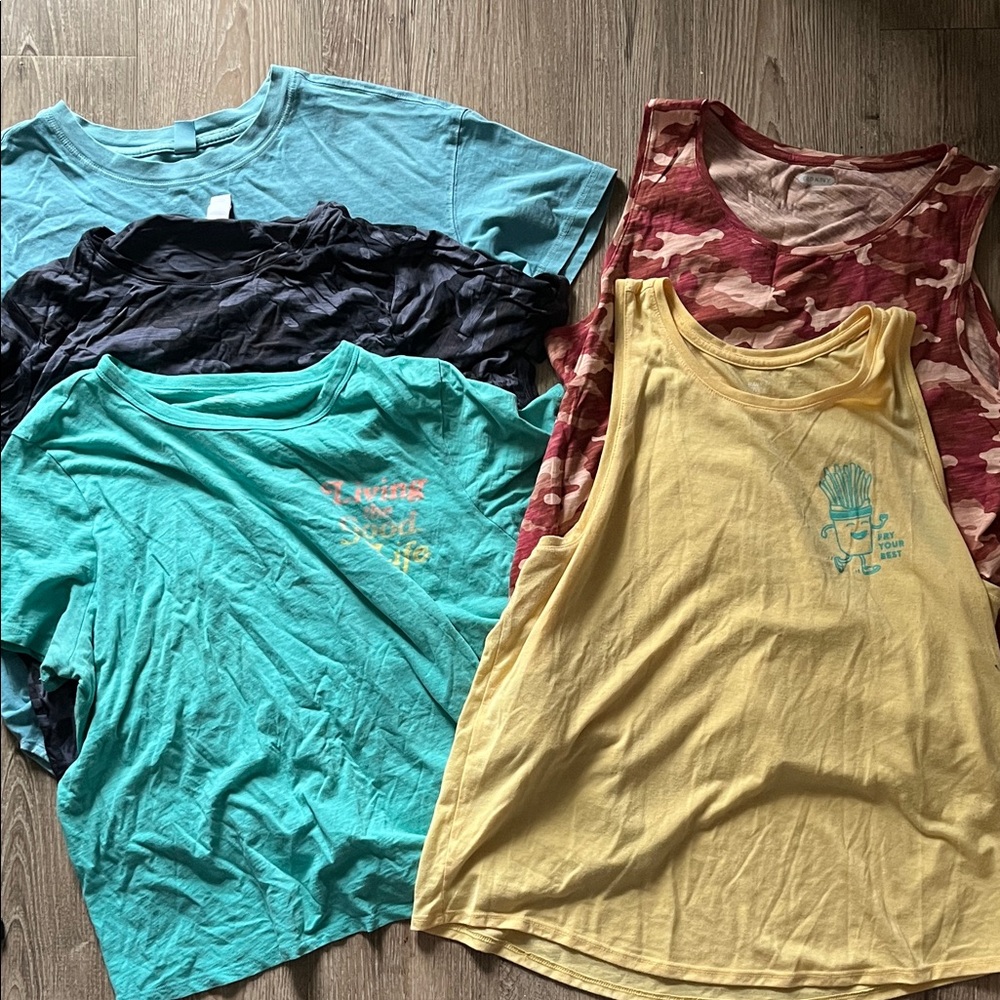 XL Old Navy Bundle! 3 T-Shirts 2 Tank Tops